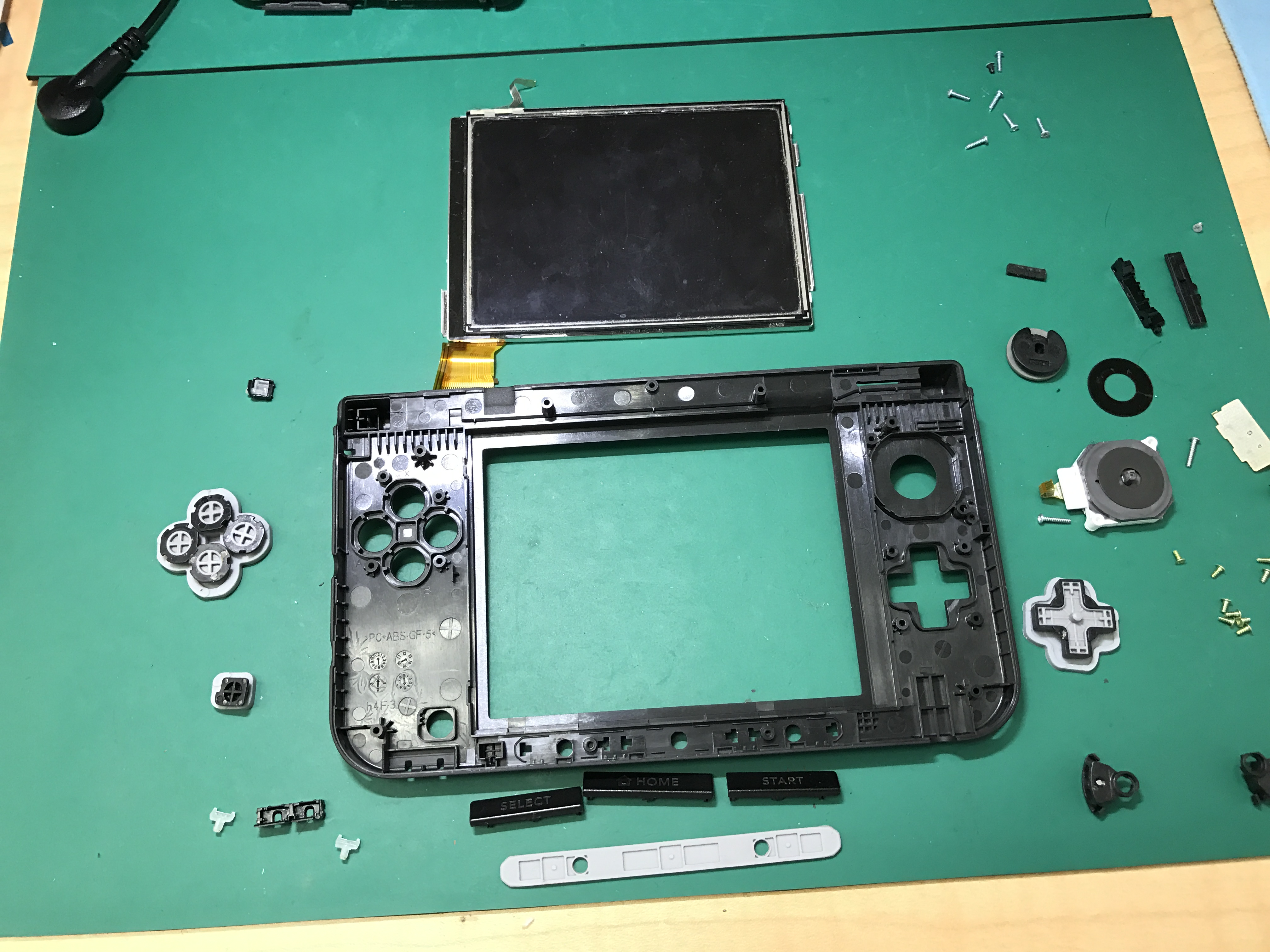 3dsllの折りたたみ部分が割れてグラグラの状態を修理 和歌山 Switch Nintendo3ds Psp 修理のゲームホスピタル Switch Nintendo3ds ニンテンドーds Psp 修理