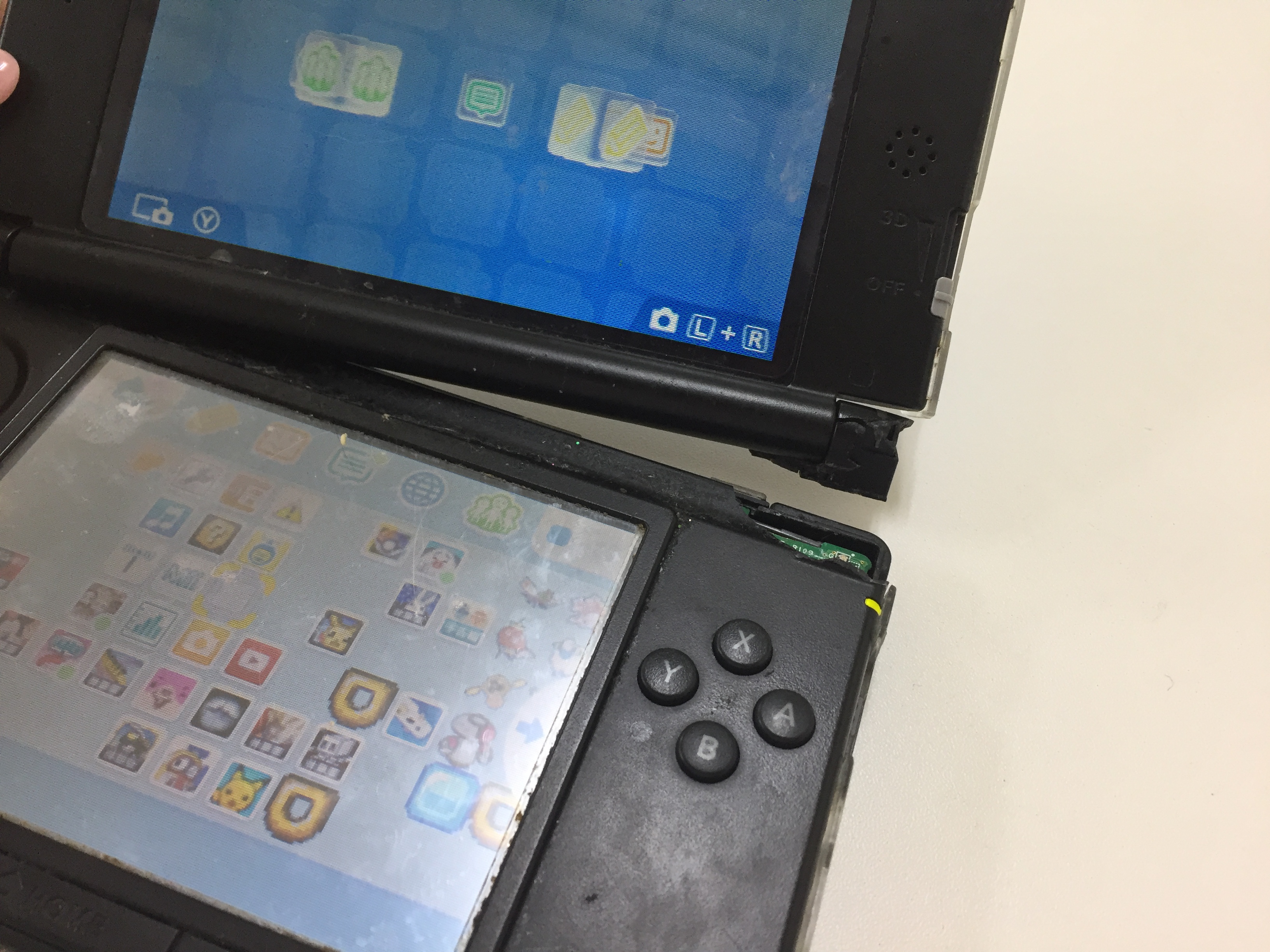 3DSLLが割れてしまった・・・そんな時はお任せ下さい！！ | Switch・Nintendo3DS ・ PSP 修理のゲームホスピタル