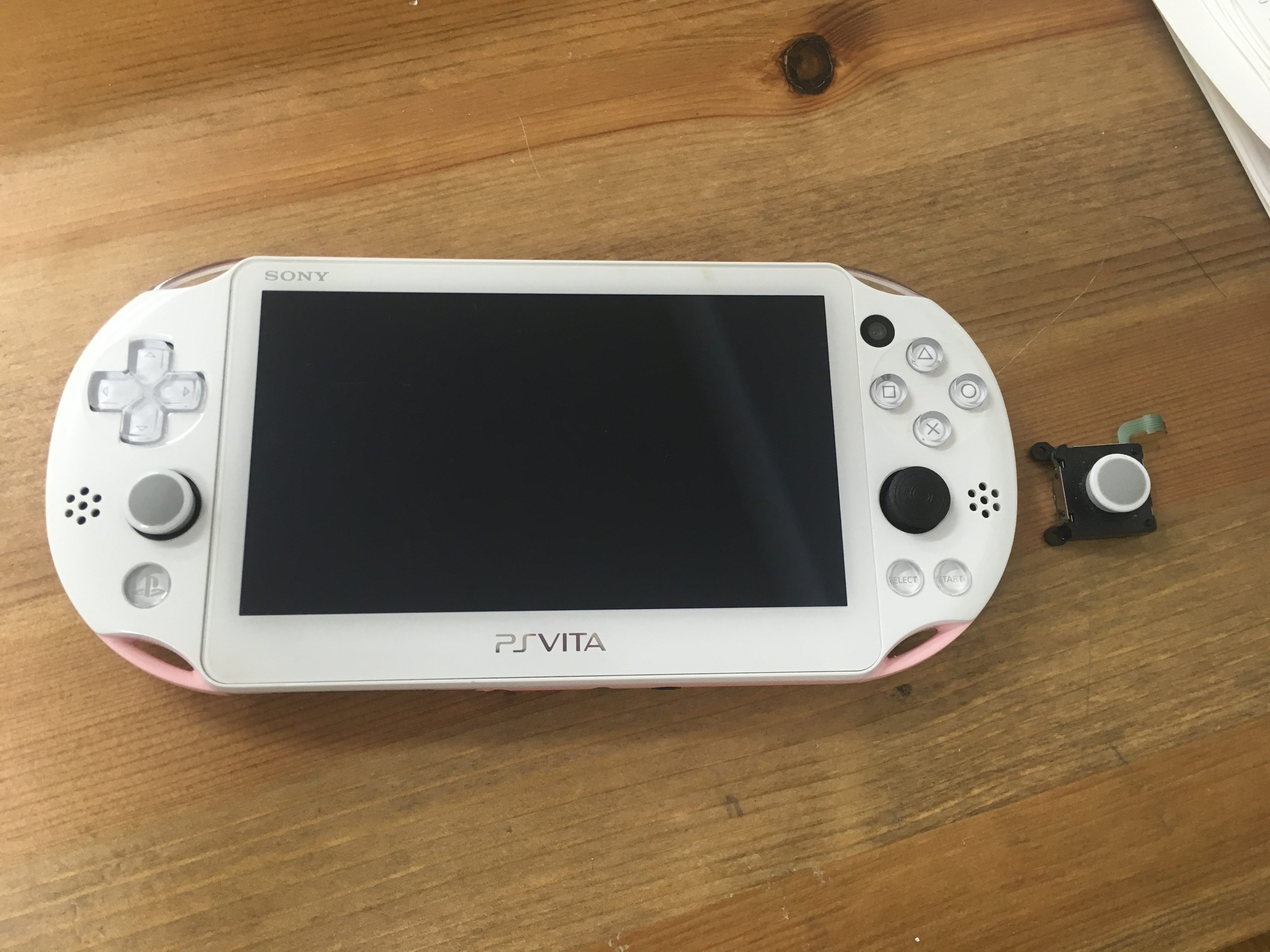 PS VITA アナログスティックを交換しました! Switch・Nintendo3DS ・ PSP 修理のゲームホスピタル Switch Nintendo3DS(ニンテンドーDS PS VITA アナログスティックを交換しました! Switch・Nintendo3DS ・ PSP 修理のゲームホスピタル Switch Nintendo3DS(ニンテンドーDS
