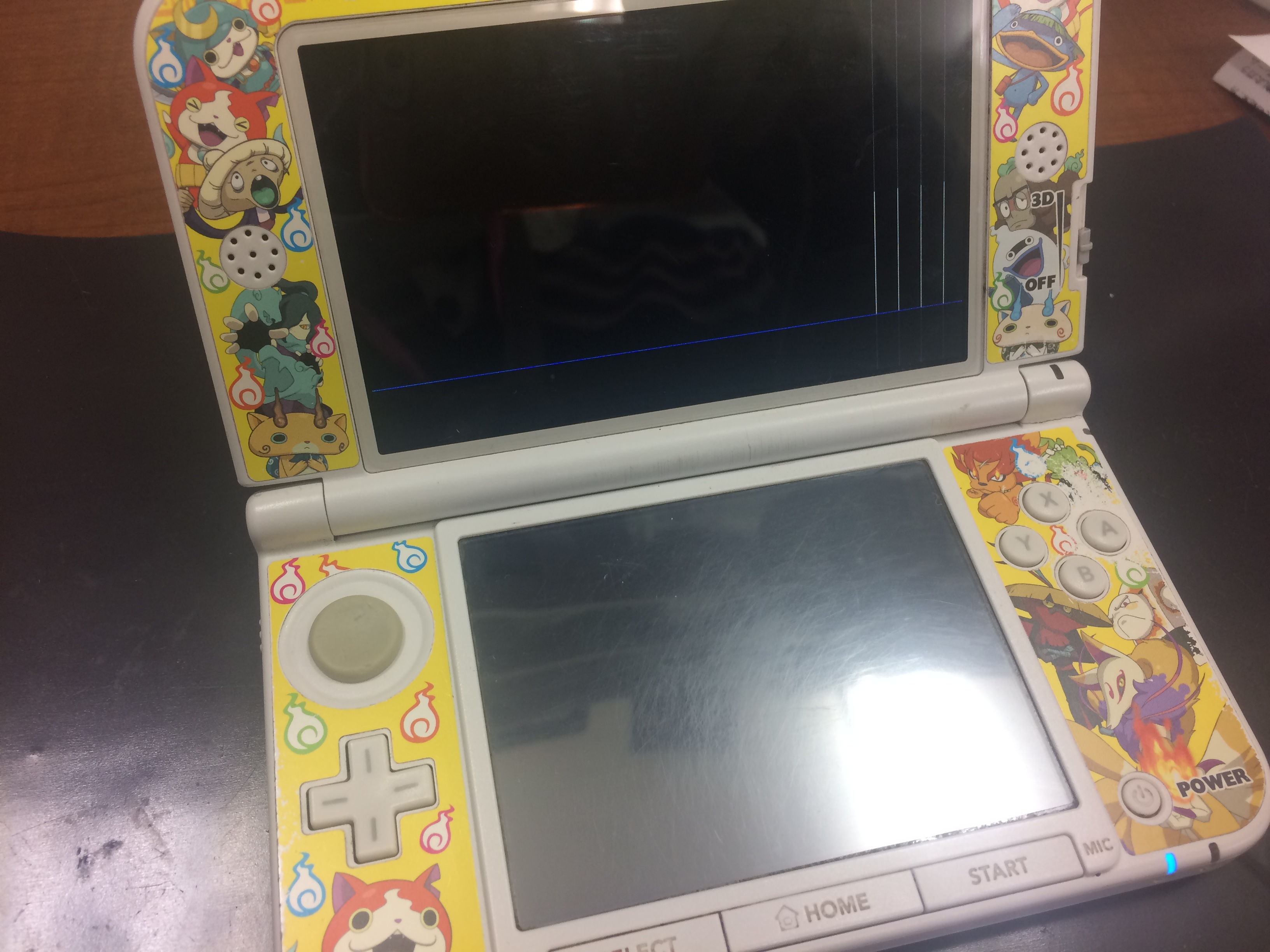 3dsll 真っ暗の画面に縦線が数本 スマホスピタル熊本店 Nintendo3ds Switch Psp 修理のゲームホスピタル Nintendo3ds ニンテンドーds Psp Switch 修理