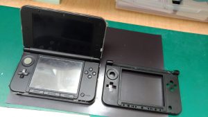 Nintendo3DS LLのヒンジ部分の割れも修理対応しています！