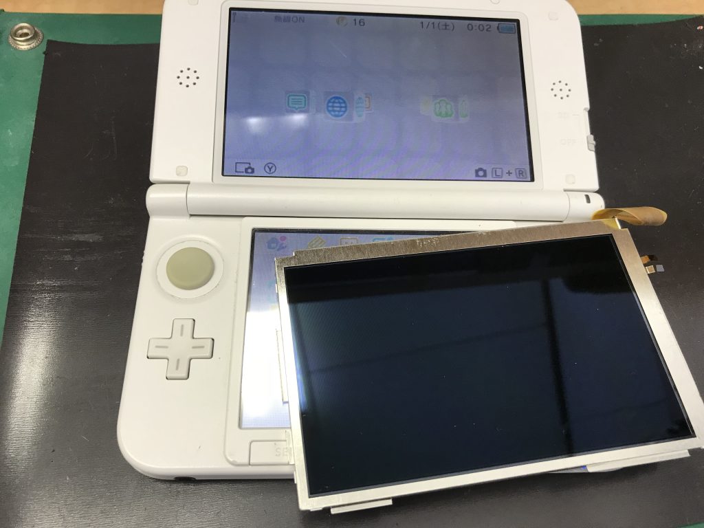 Nintendo 3DS LLの上画面交換