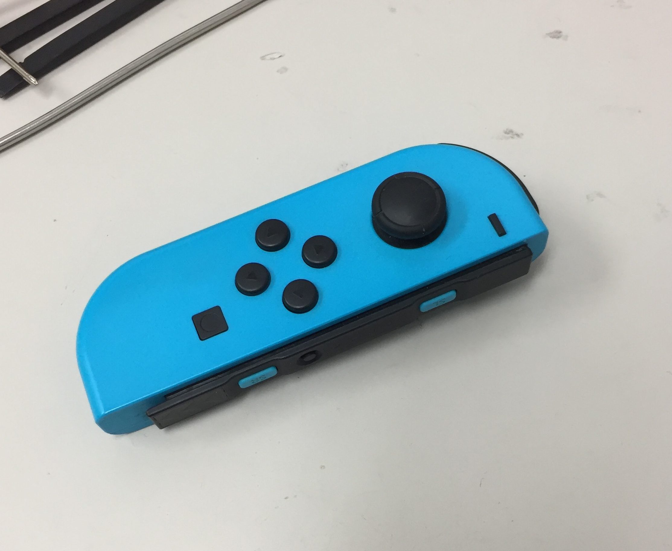 ゲームの修理で一番多いと言っても過言ではない修理 それがnintendo Switch Joy Conのアナログスティック交換 手順を追ってご説明致します スマホスピタル熊本店 Nintendo3ds Switch Psp 修理のゲームホスピタル Nintendo3ds ニンテンドーds Psp 修理