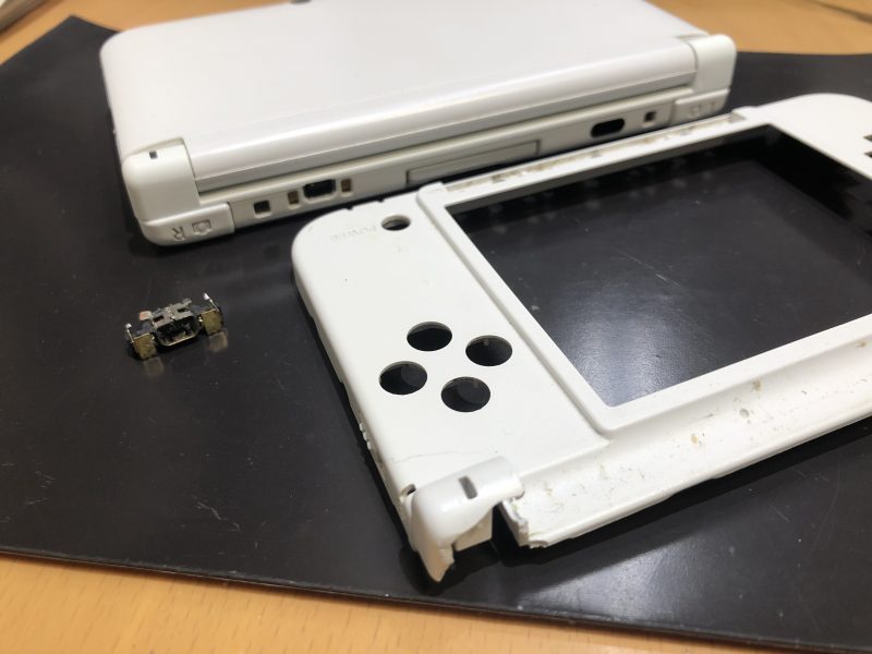 兵庫県伊丹市 ３dsの充電口と外装交換を行いました ゲーム機修理 Switch Nintendo3ds Psp 修理のゲームホスピタル Switch Nintendo3ds ニンテンドーds Psp 修理