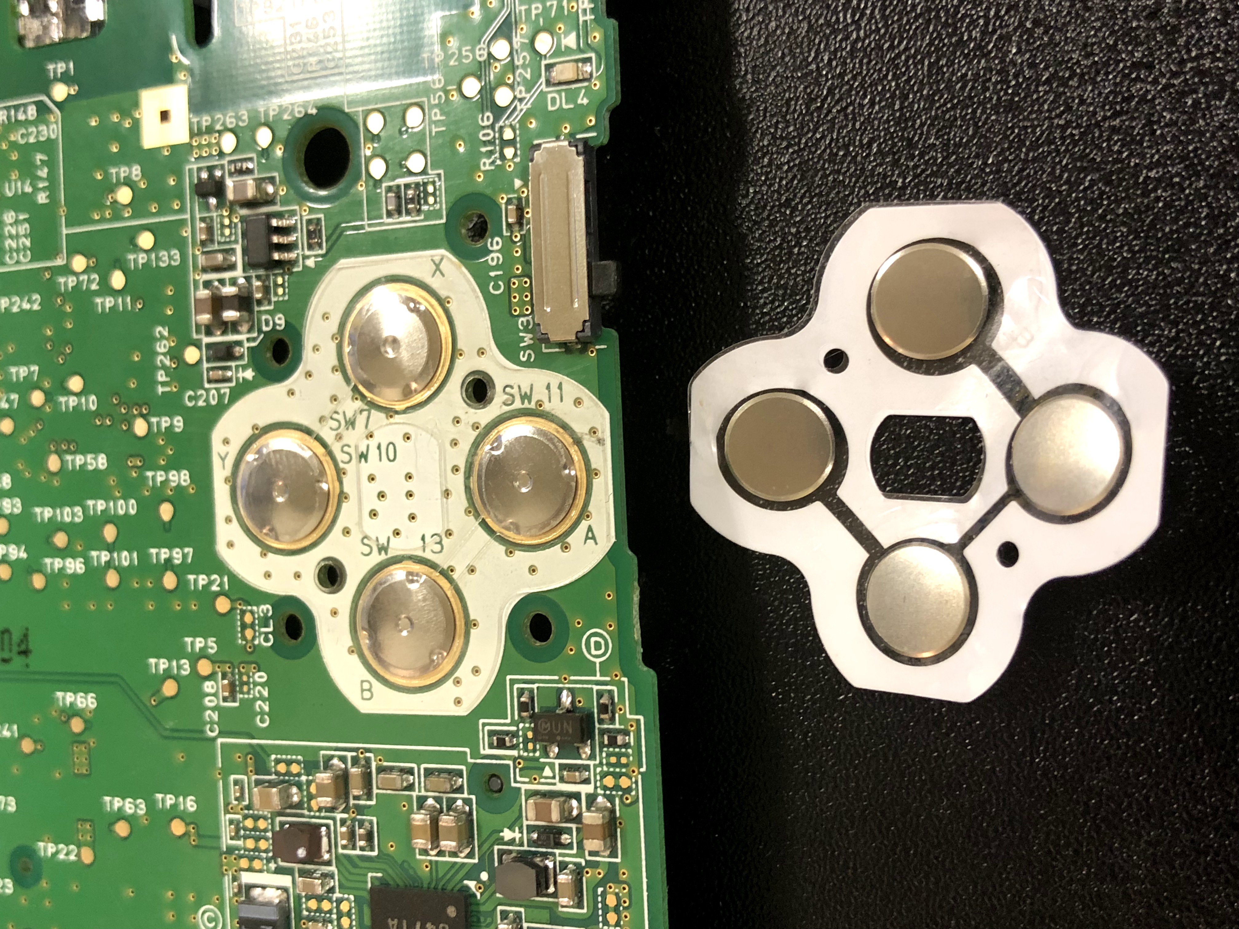 3ds Llのaボタンが効きにくくなった 内部のボタン部品交換で反応改善 Switch Nintendo3ds Psp 修理のゲームホスピタル Switch Nintendo3ds ニンテンドーds Psp 修理