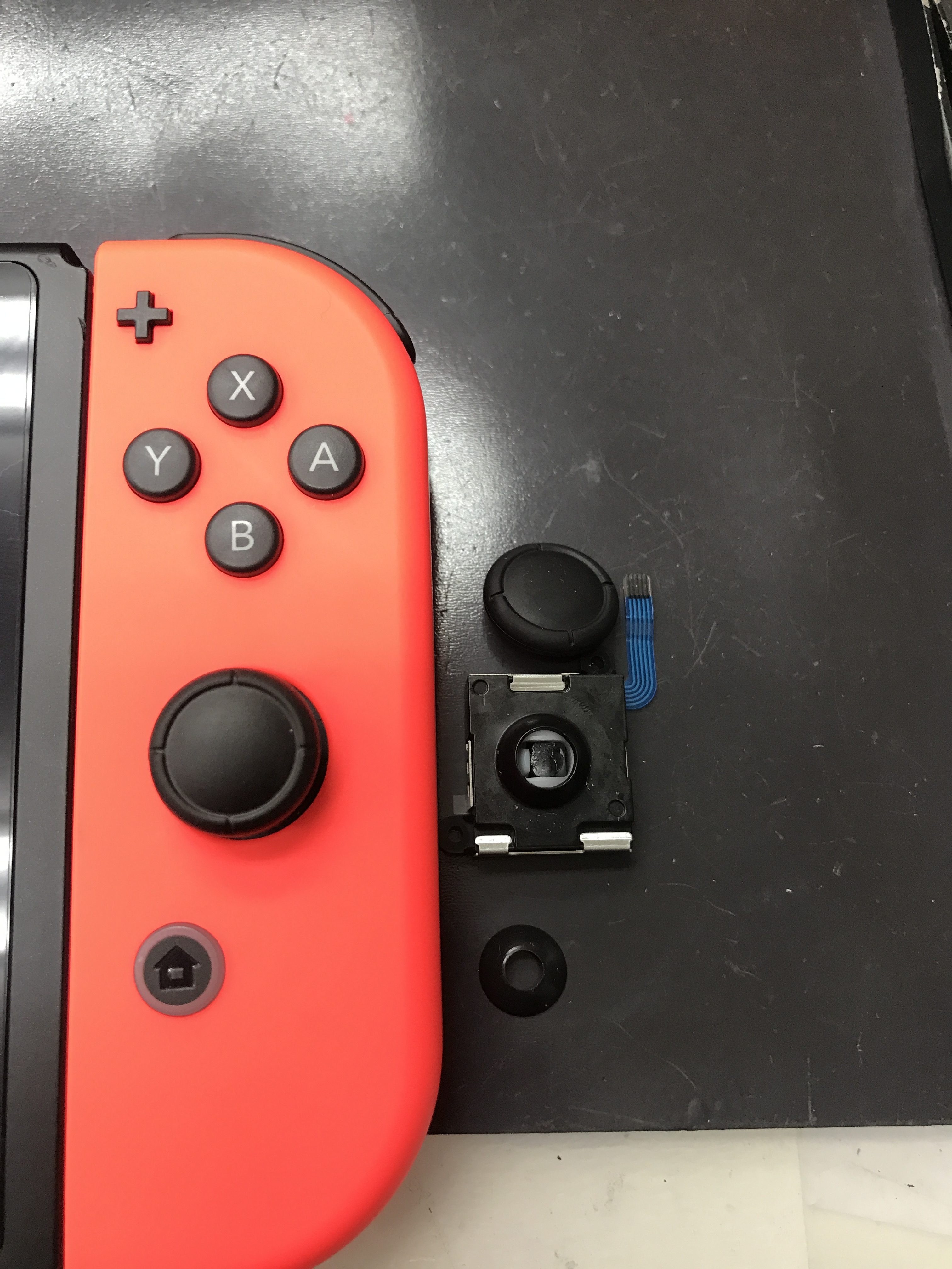 任天堂switchJジョイコンの破損 | Switch・Nintendo3DS ・ PSP 修理のゲームホスピタル |Switch