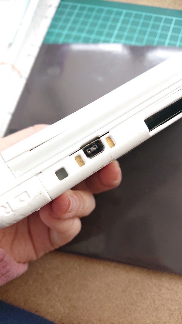 ３ds 充電口がぐらぐら 電池が切れるとピンチ 交換可能です W Switch Nintendo3ds Psp 修理のゲームホスピタル Switch Nintendo3ds ニンテンドーds Psp 修理