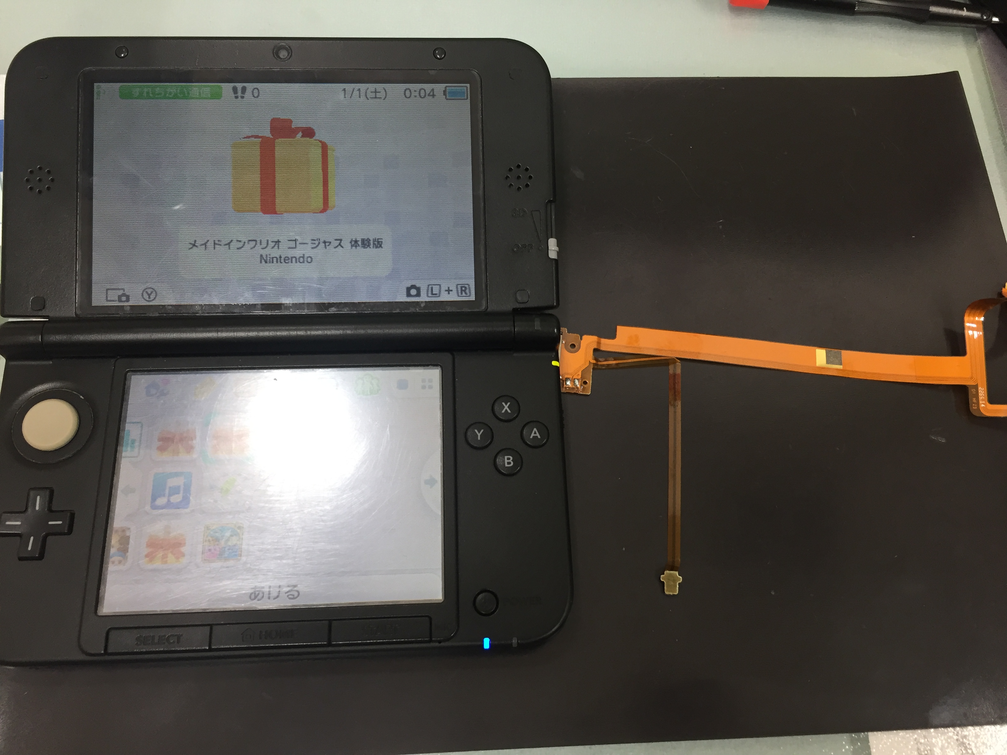 角度によって画面の付かない3dsll 原因はまさかの ココ Nintendo3ds Switch Psp 修理のゲームホスピタル Nintendo3ds ニンテンドーds Psp Switch 修理