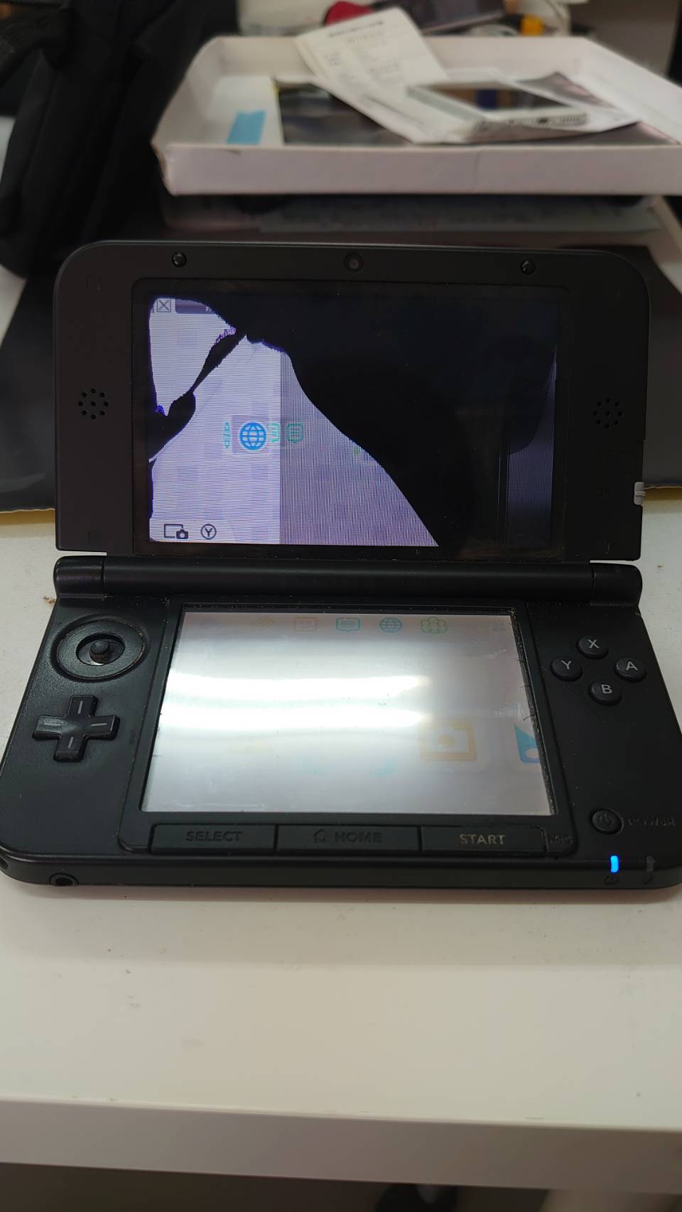 Nintendo NEW ニンテンドー 3DSLL ピンク/ホワイト 液晶に割れ