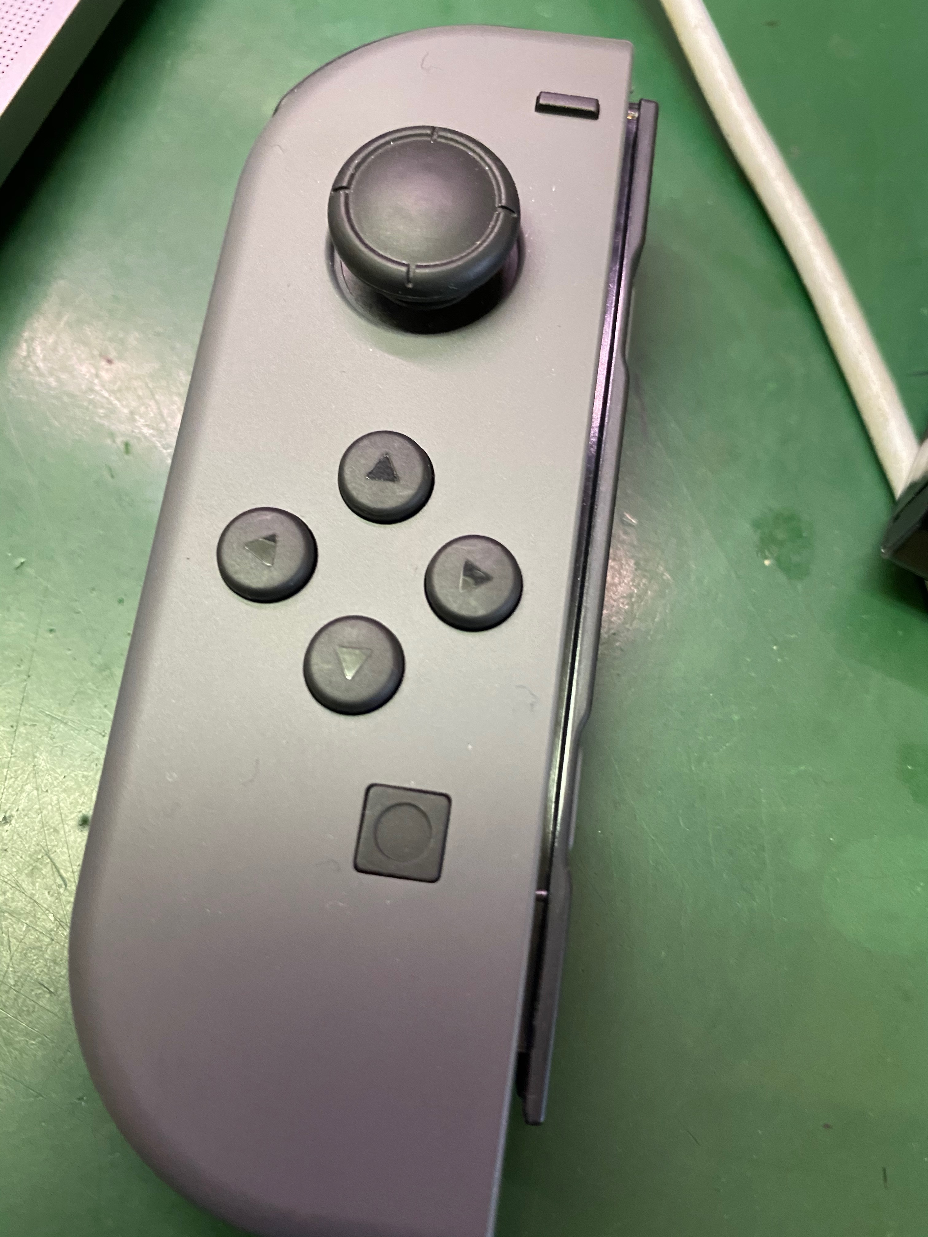 本体に装着してもジョイコンの操作ができない ニンテンドースイッチ Nintendo Switch ジョイコンスライドレール修理 Nintendo3ds Switch Psp 修理のゲームホスピタル Nintendo3ds ニンテンドーds Psp Switch 修理
