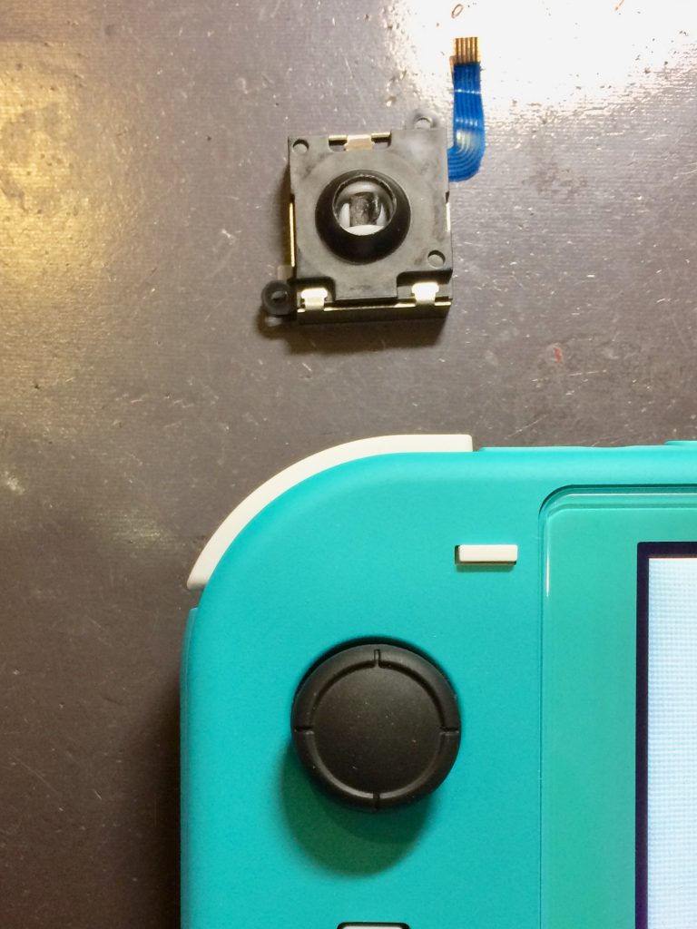 ぐるぐる回す部品(スティック)が折れたSwitchLiteの修理！即日で！ | Switch・Nintendo3DS ・ PSP 修理のゲーム
