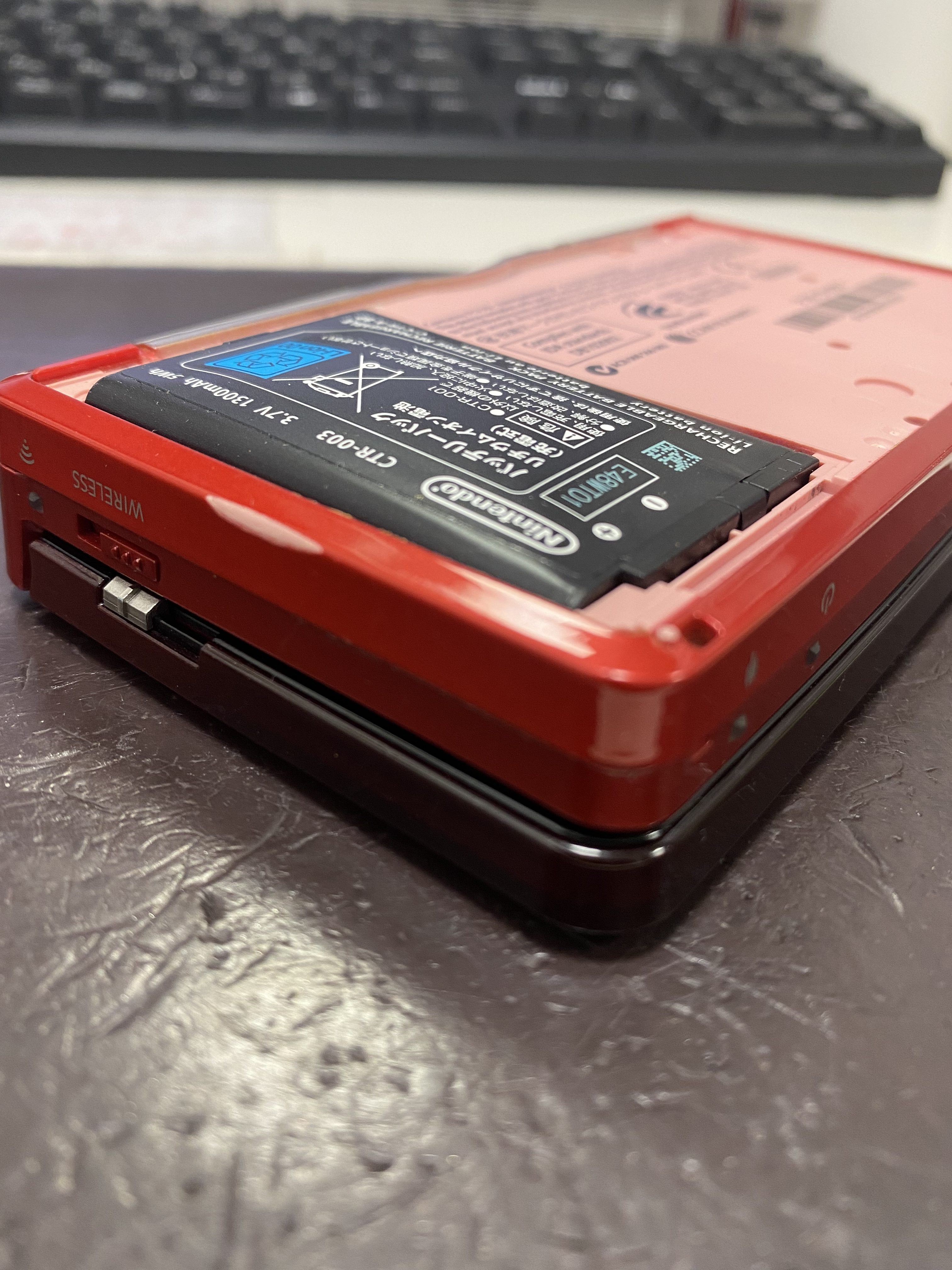 任天堂3DSバッテリー膨張修理
