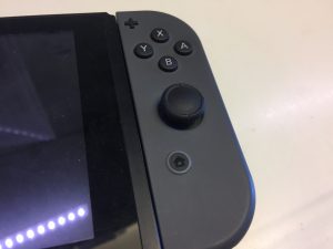 Nintendo Switch、スティックが勝手に動く。　スティック交換修理