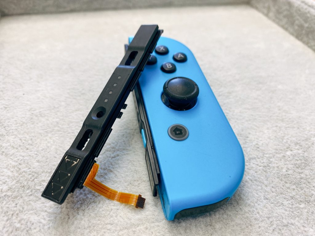 ジョイコンが充電できないswitch Joy Conスライダー交換修理で即日復旧 4ヶ月間の修理保証で再発しても無償で再修理します Switch Nintendo3ds Psp 修理のゲームホスピタル Switch Nintendo3ds ニンテンドーds Psp 修理