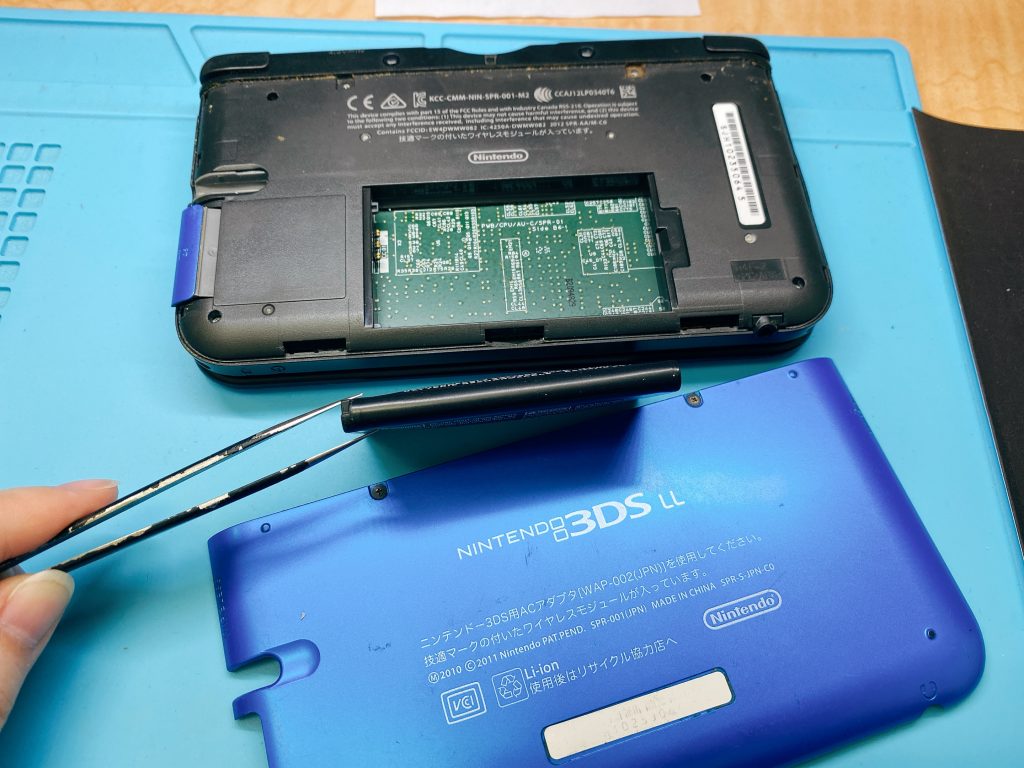 3DSLL バッテリー交換修理　バッテリー膨張