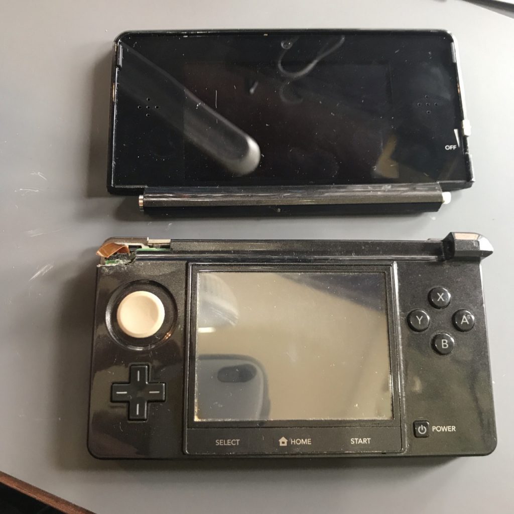 3DSが真っ二つに！直すことは可能？？   Switch・Nintendo3DS ・ PSP