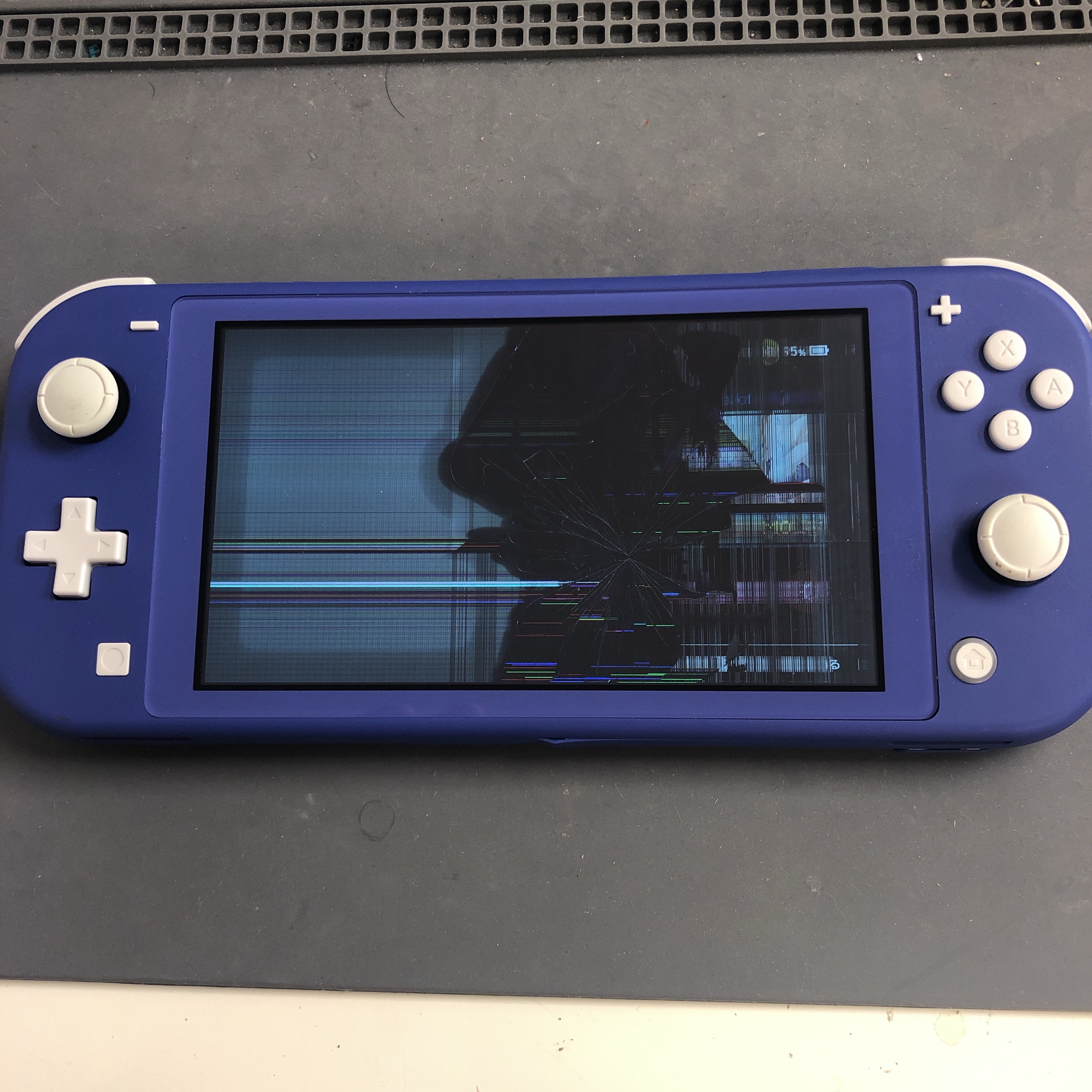 売り出し新品 Switch ライト 欠けあり 正常動作可能 - テレビゲーム