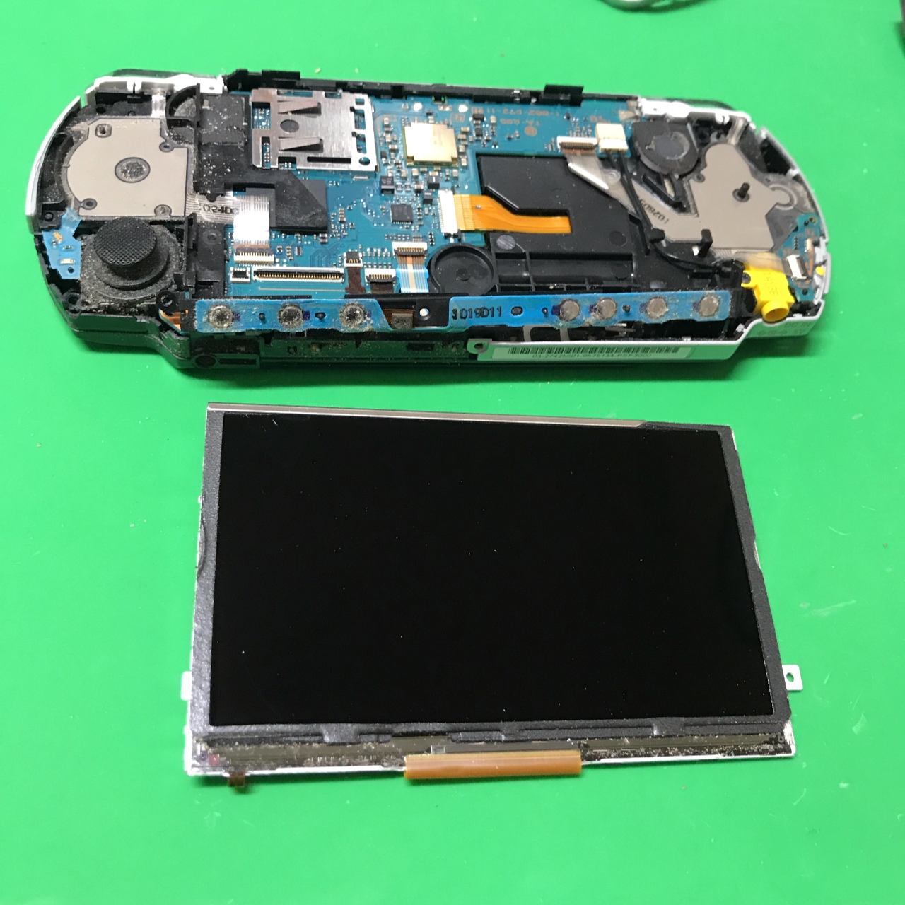 PSP-3000　液晶破損　交換修理　その2