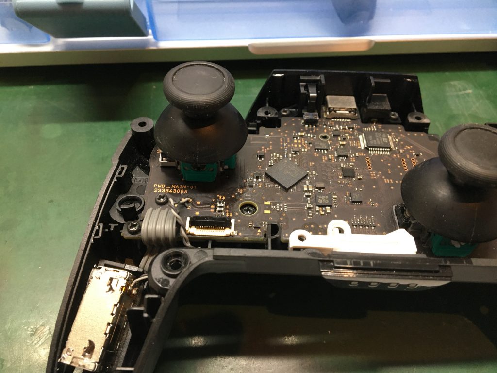 左スティックが勝手に動く？Switch プロコンスティック交換修理 Switch・Nintendo3DS ・ PSP 修理のゲームホスピタル