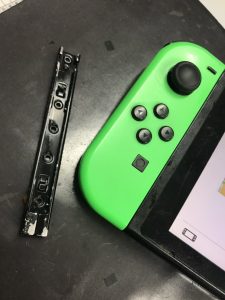 Nintendo switch の本体レール交換修理
