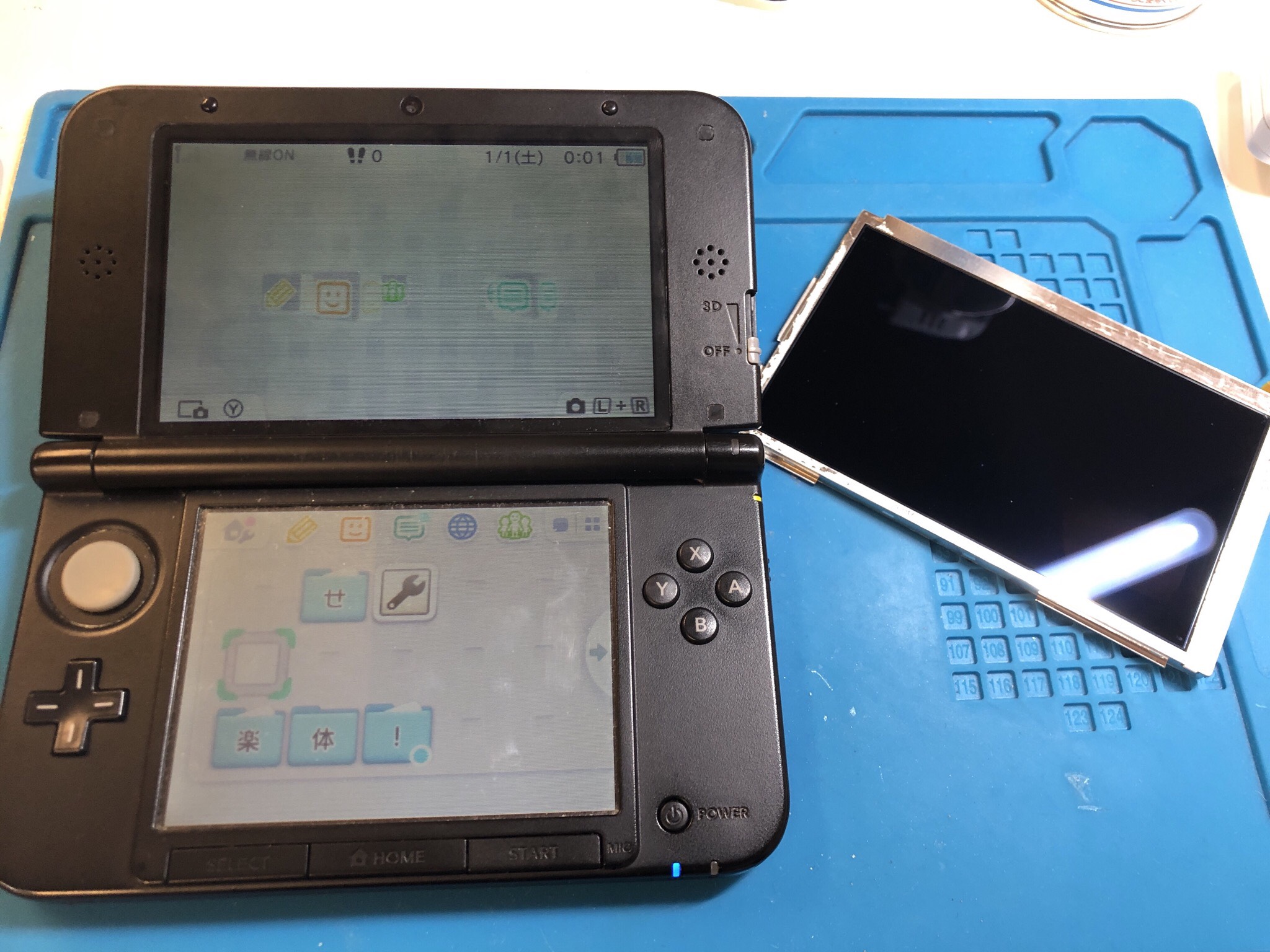 任天堂3DSLLの上画面が破損し液晶漏れ。3DSシリーズの修理はお任せ