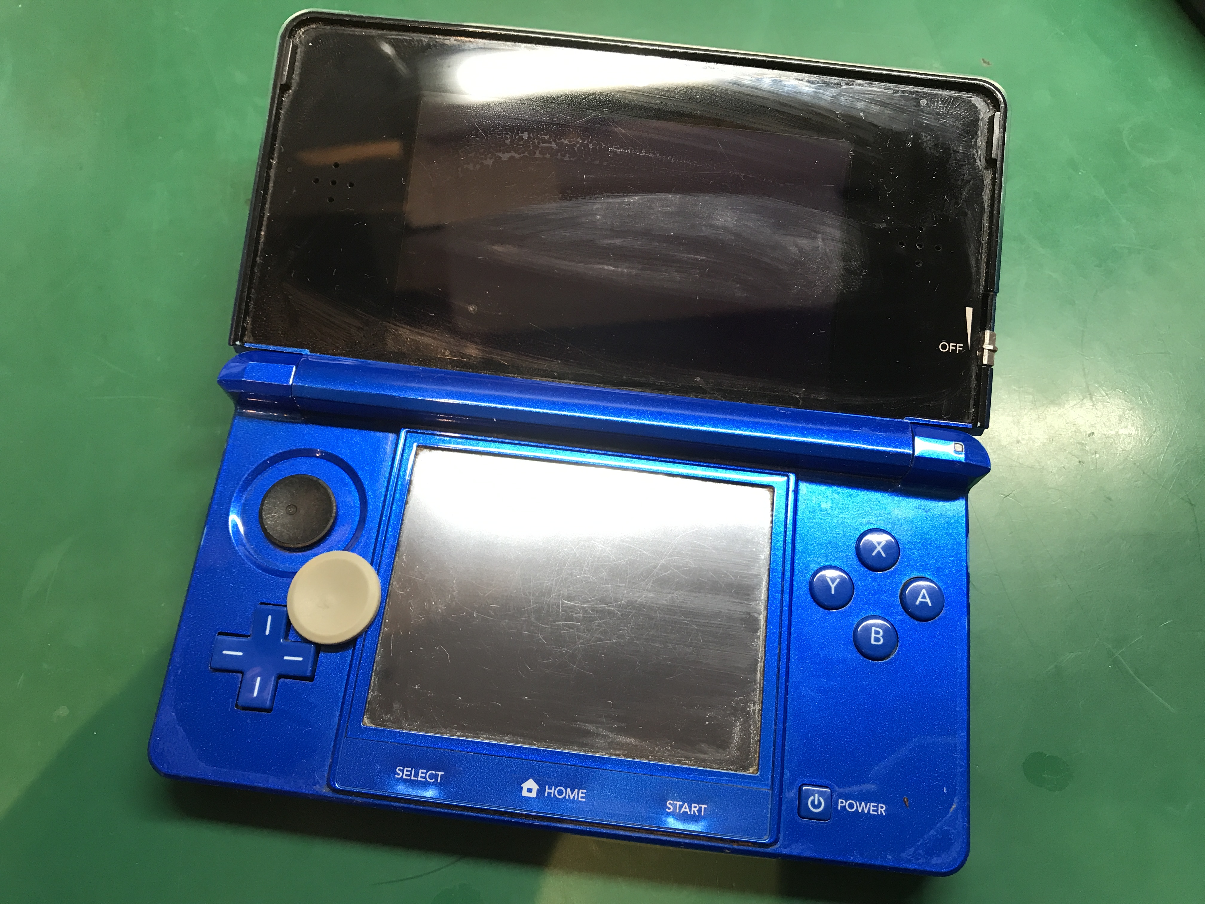 3DS LLのスライドパッドが破損してしまった。 当店で即日修理可能です 