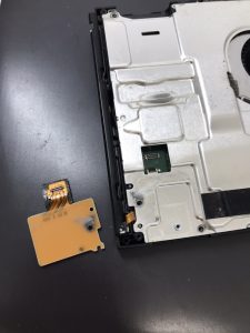 Nintendo Switch SDカードスロット交換修理 3