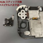 nintendo switch lite スティック折れ 交換修理 スマホスピタル八王子店 (4)
