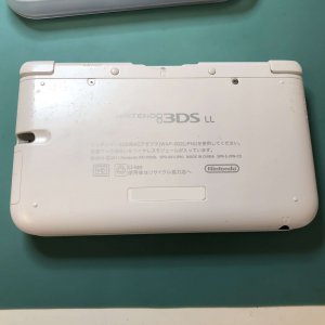 3DSLL背面