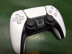 PS5 コントローラー修理